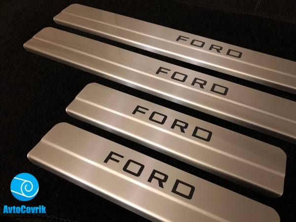 Накладки на пороги Ford Focus 3(Форд Фокус 3) Рестайлинг ступенькой  надпись краской